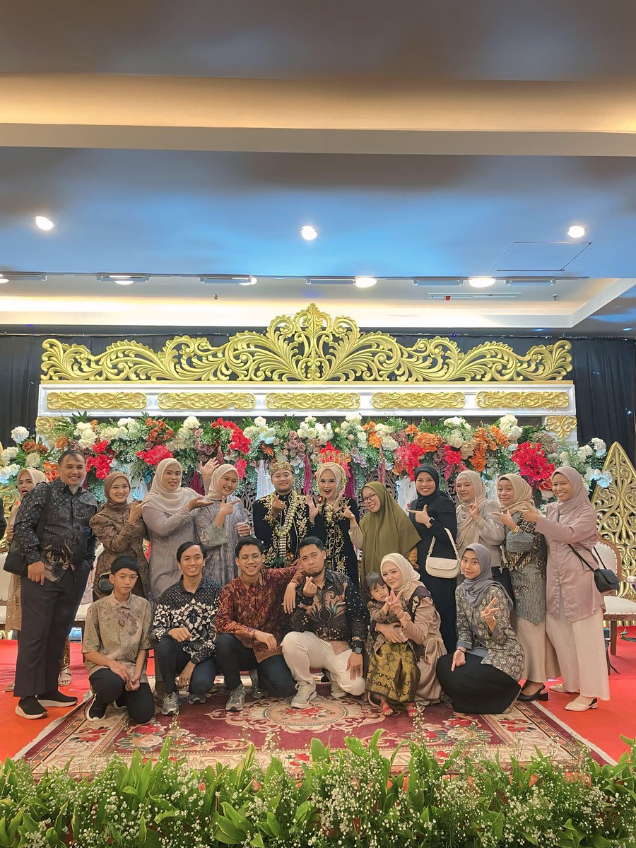superfisolttsk's tweet photo. Ditempat baruku saat ini aku mempunyai keluarga baru. Mereka sangat baik. Bahkan mengajak saya bergabung yang notabene sangat baru dan asing bagu circlenya https://t.co/X6Hs3Dj9Qv