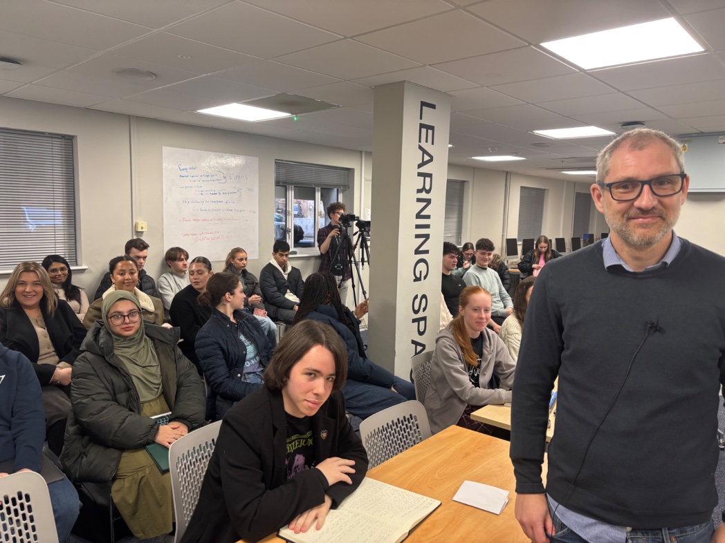 Great first guest speaker of the year @Mark Bulstrode, Digital Editor <a href="/BBCLookEast/">BBC East</a>. Thanks for sharing your journo knowledge with <a href="/UEA_journalism/">UEA Journalism</a>