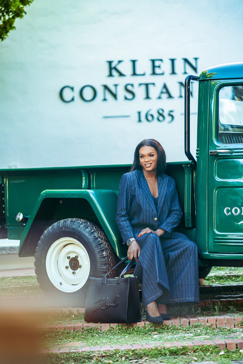 YayaRSA's tweet photo. Exclusive dinner @kleinconstantia with favourite people wearing @queer_comfort 

@gavinrajah thank you for making this happen, our guests had a great time before the WSB Cape Town Met 

📷 @raelsilver_rs 
💄 💇‍♀️ : @MissBoene 

@WorldSportsBet https://t.co/MB7q4u5buc