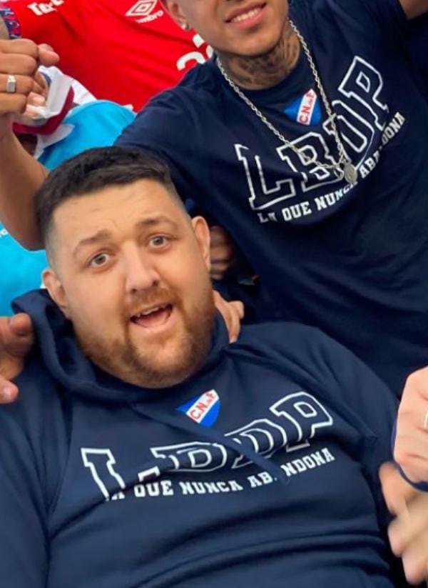 GuardianesDeNa1's tweet photo. La Hinchada sufre otra importante pérdida lamentablemente falleció el Gordo Coti de los Bombos un hombre muy querido en L.B.D.P vaya para todos los muchachos de los Bombos su familia y amigos un fuerte abrazo y que descanse en paz 😢 🙏 https://t.co/nBfIrJsA5K