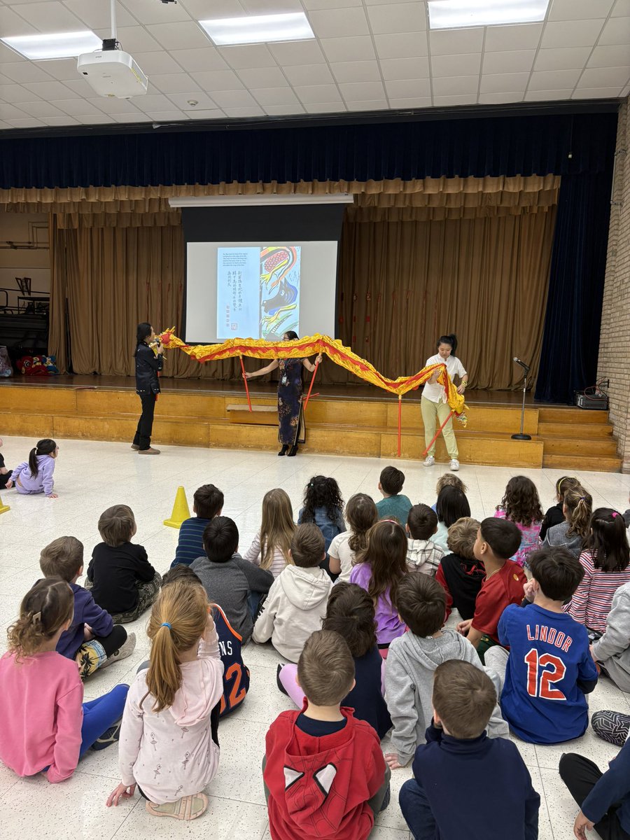 Our #WOschool community embraced the Lunar New Year with learning and excitement at our Lion and Dragon Dance assemblies! At recess, students crafted red envelopes and other festive items, creating and celebrating the rich traditions of the holiday. Here's to a year filled with