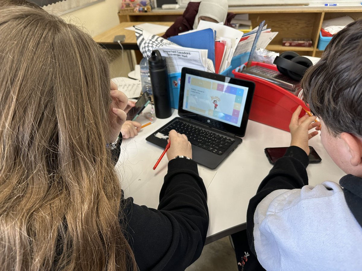 TaraMcFarling1's tweet image. Reviewing today with the McFarling Fraction Game (patent pending 🤣) @Woodman_Wolves @GEDSB #fractionsarefun