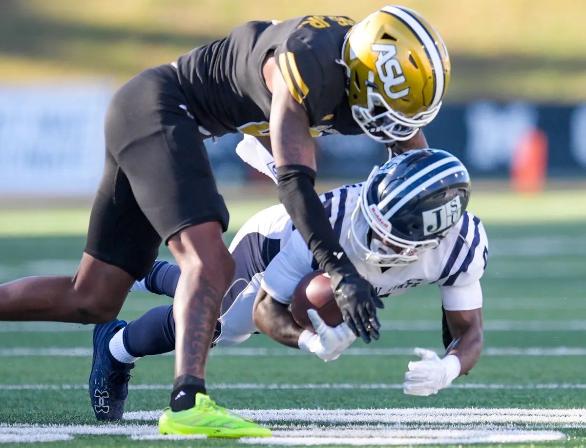 Blessed to receive an offer from Alabama State🐝! 
<a href="/Coach_ZGolson/">Zach Golson</a> <a href="/Coach_Crawford_/">Devin Crawford</a> 
<a href="/CoachReaux/">Romelle Jones</a> <a href="/coachjcarrtmb/">Johnathan Carr</a>