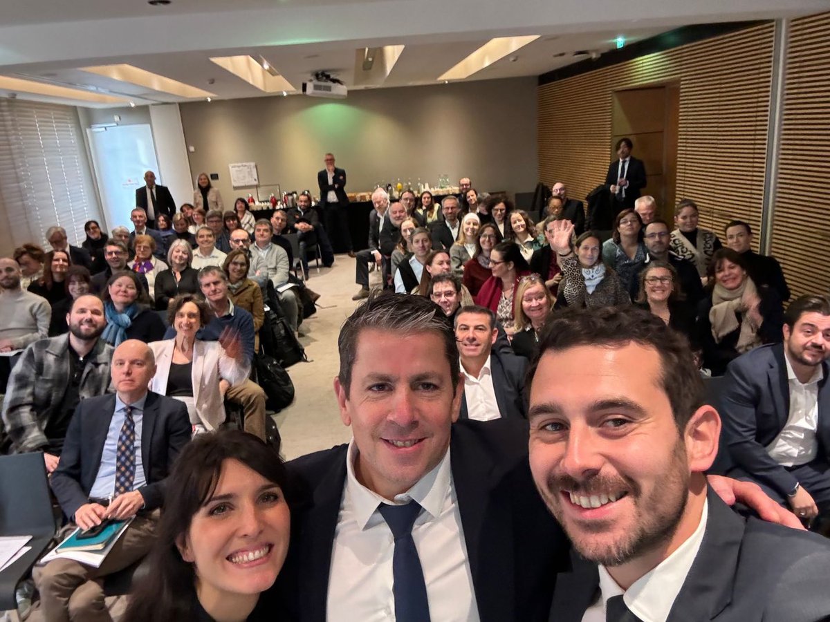 Aurélien Gohier (@aurelien_gohier) on Twitter photo 👀 Inception à travers le selfie du trio d'animation du <a href="/Salon_GI/">GLOBAL INDUSTRIE</a> lors de la dernière réunion de copilotage du plus gros événement industriel français. 🇫🇷
Une édition 2025 qui va vous en montrer de toutes les couleurs.
Prenez votre badge gratuit 👉 visiteurs.global-industrie.com/votre-badge-gr… #Gi25 👀 Inception à travers le selfie du trio d'animation du <a href="/Salon_GI/">GLOBAL INDUSTRIE</a> lors de la dernière réunion de copilotage du plus gros événement industriel français. 🇫🇷
Une édition 2025 qui va vous en montrer de toutes les couleurs.
Prenez votre badge gratuit 👉 visiteurs.global-industrie.com/votre-badge-gr… #Gi25