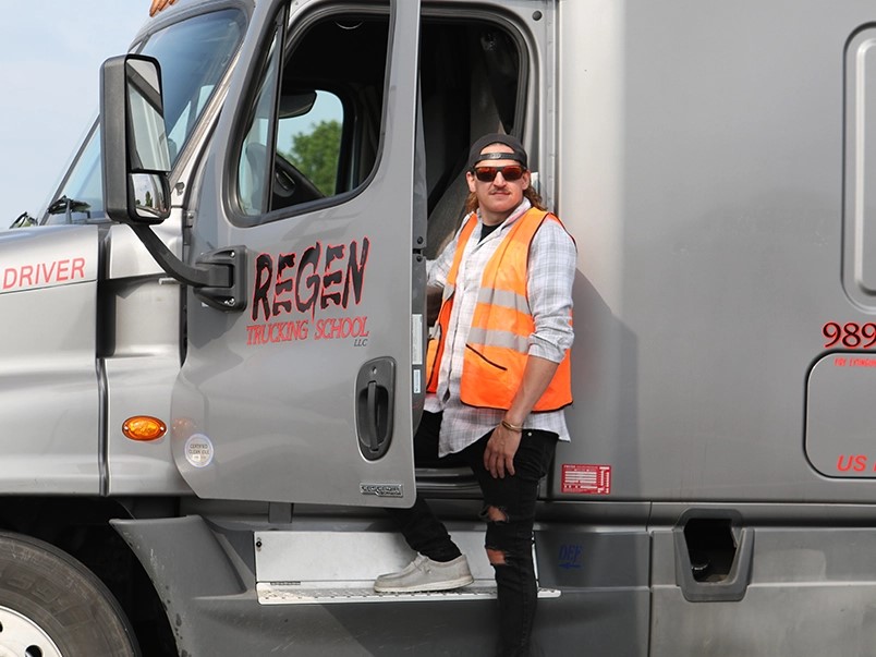 Mid Michigan College + Auxilio Services = CDL Class B Passenger School Bus Certification SCHOLARSHIPS! Learn more and sign up today at ow.ly/SZrT50UJF17