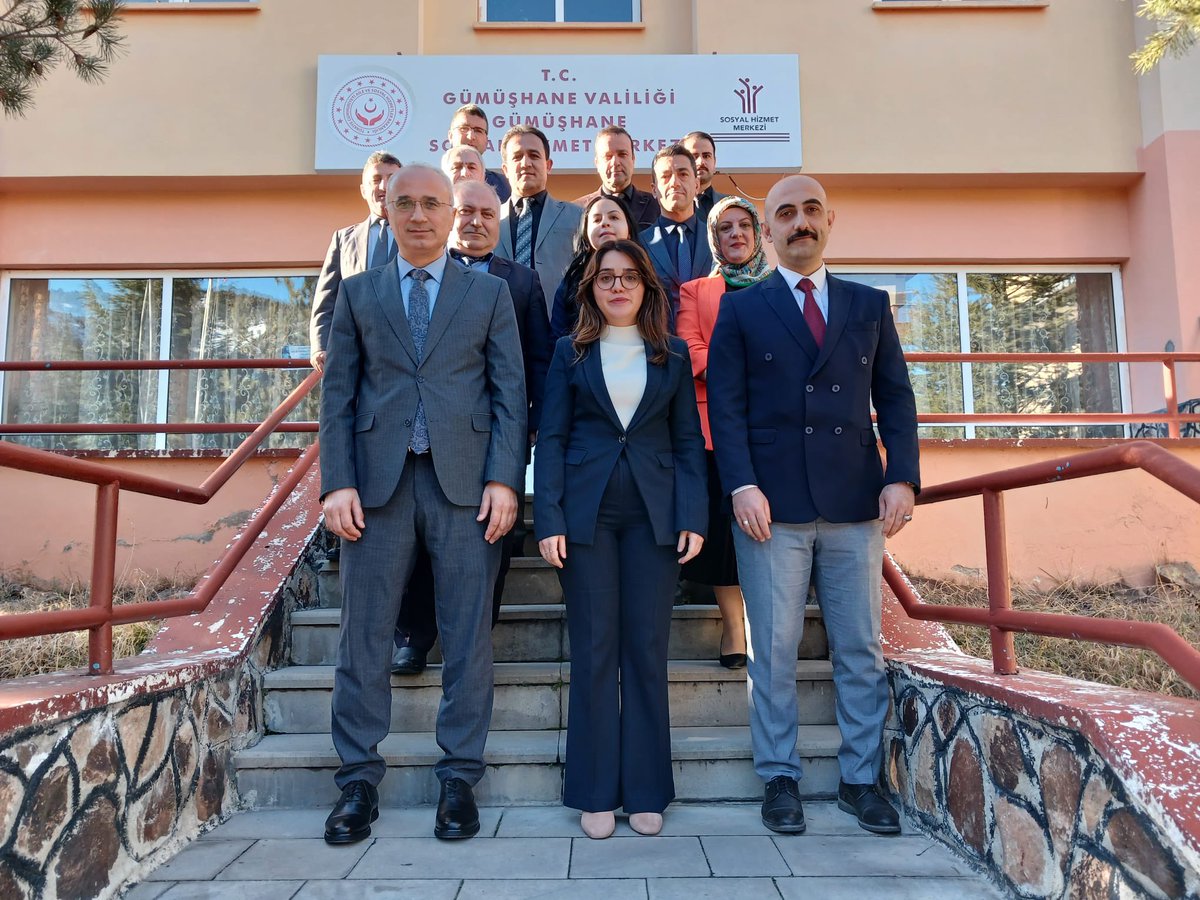 gumushaneash's tweet photo. Gümüşhane ASH İl Müdürlüğü olarak, 2024 yılında gerçekleştirdiğimiz çalışmalar ve 2025 Aile Yılı kapsamında planladığımız projeler hakkında Vali Yardımcımız Sn. Bahar KAYA Hanımefendi’ye kapsamlı bir brifing sunduk ve direktifleri doğrultusunda çalışmalarımızı şekillendirdik. https://t.co/2TmuKKP5fd