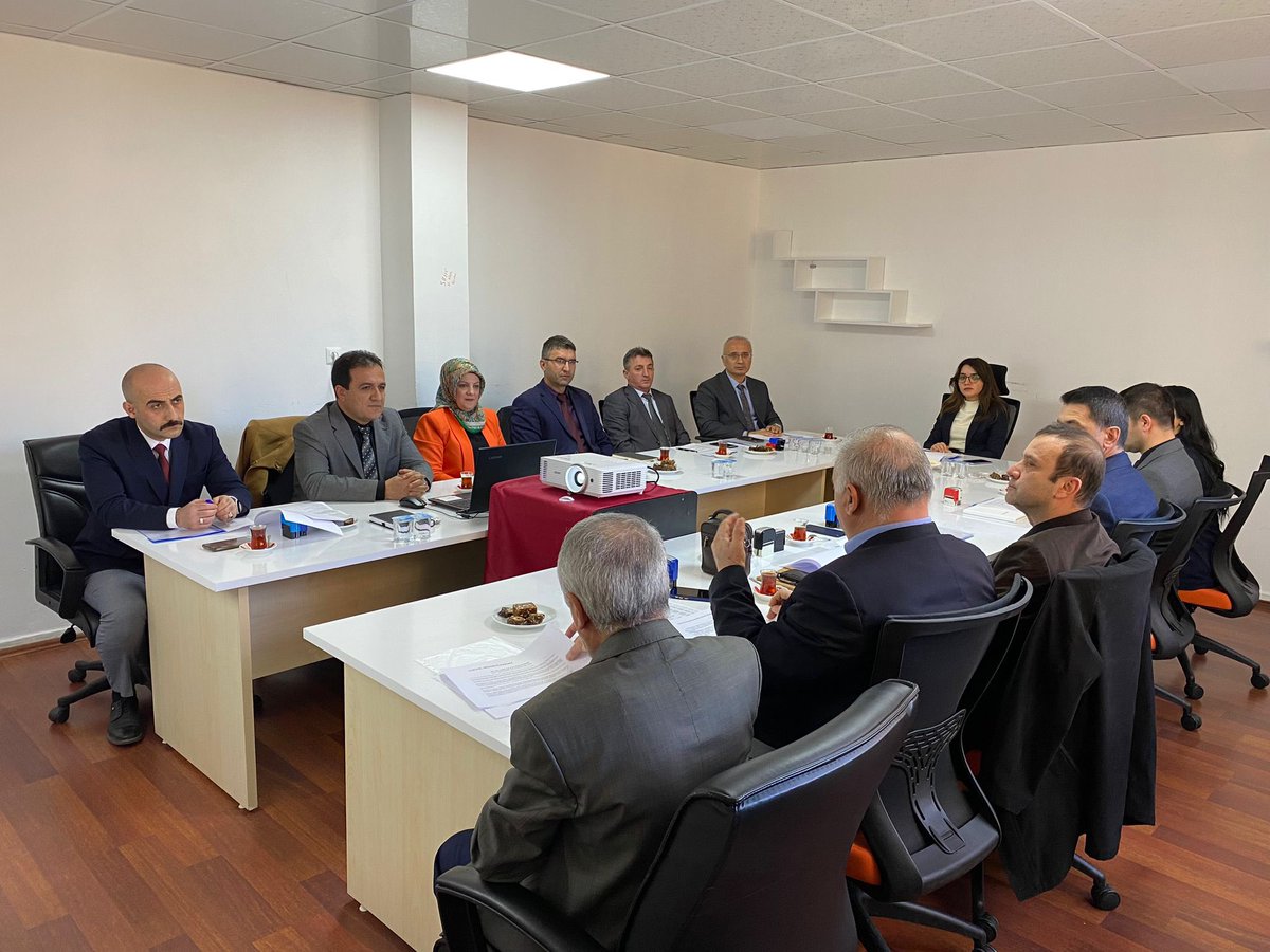 gumushaneash's tweet photo. Gümüşhane ASH İl Müdürlüğü olarak, 2024 yılında gerçekleştirdiğimiz çalışmalar ve 2025 Aile Yılı kapsamında planladığımız projeler hakkında Vali Yardımcımız Sn. Bahar KAYA Hanımefendi’ye kapsamlı bir brifing sunduk ve direktifleri doğrultusunda çalışmalarımızı şekillendirdik. https://t.co/2TmuKKP5fd