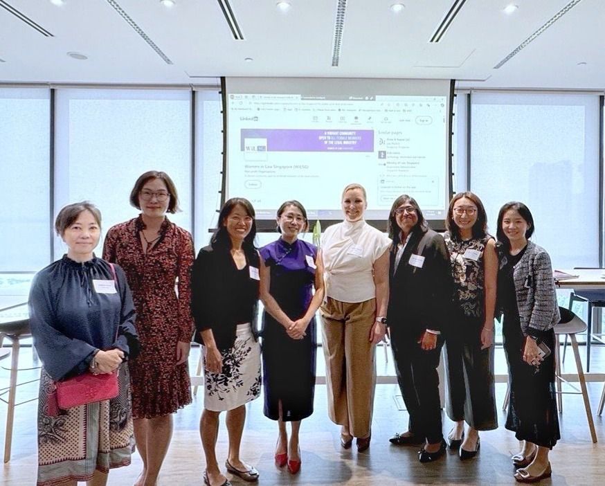 This month, Felicity Warren, Peerpoint's Asia Senior Business Manager, was a panellist at Women in Law Singapore's discussion 'Redefining Direction: evolving beyond your past self'. She and other accomplished women shared insights on career transitions in the legal industry.