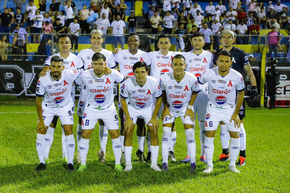 Alianza se quedaría a jugar como local en el Mágico González en la primera vuelta del Clausura 2025

Néstor Castaneda, presidente de <a href="/ecuscatlan/">Estadio Cuscatlán</a>: Me da la impresión de que <a href="/AlianzaFC_sv/">Alianza Fútbol Club</a> se quedará la primera vuelta como local en el estadio Jorge Mágico González"