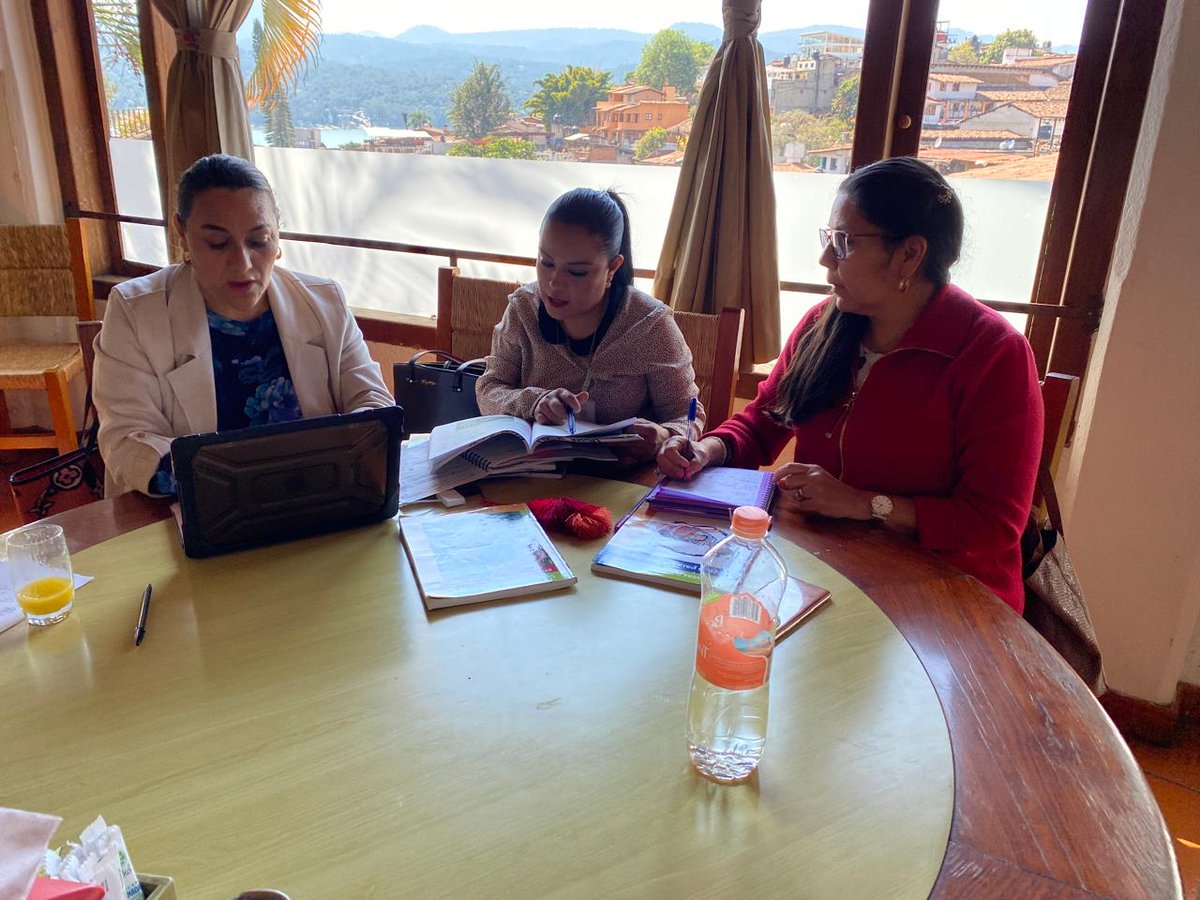 SREBVB08's tweet photo. #EducaciónPreescolar. Reunión con la Supervisora Mtra. Monserrat Sueños Hernández, líder de esta Cuarta Sesión a quien agradecemos su compromiso para concretar esta mesa de trabajo cumpliendo con los propósitos establecidos.👩‍💻🖍
#SREBVB 
@arturougaldea_
@SEB_Edomex
@SeducEdoMex https://t.co/uHbSbFCLM0