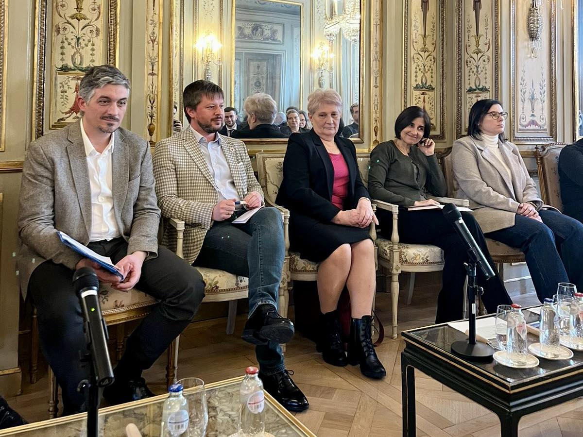 Ukrainian Red Cross (@redcrossukraine) on Twitter photo 🗣️ Maksym Dotsenko (<a href="/dotsenko_maksym/">Maksym Dotsenko</a>), URCS Director General, spoke at an event hosted by <a href="/UKinBelgium/">UK in Belgium🇬🇧🇧🇪</a> on the eve of the 5th #SeniorOfficialsMeeting. He emphasised the importance of #Ukraine's early recovery, long-term development & the vital role of civil society in rebuilding🇺🇦 🗣️ Maksym Dotsenko (<a href="/dotsenko_maksym/">Maksym Dotsenko</a>), URCS Director General, spoke at an event hosted by <a href="/UKinBelgium/">UK in Belgium🇬🇧🇧🇪</a> on the eve of the 5th #SeniorOfficialsMeeting. He emphasised the importance of #Ukraine's early recovery, long-term development & the vital role of civil society in rebuilding🇺🇦