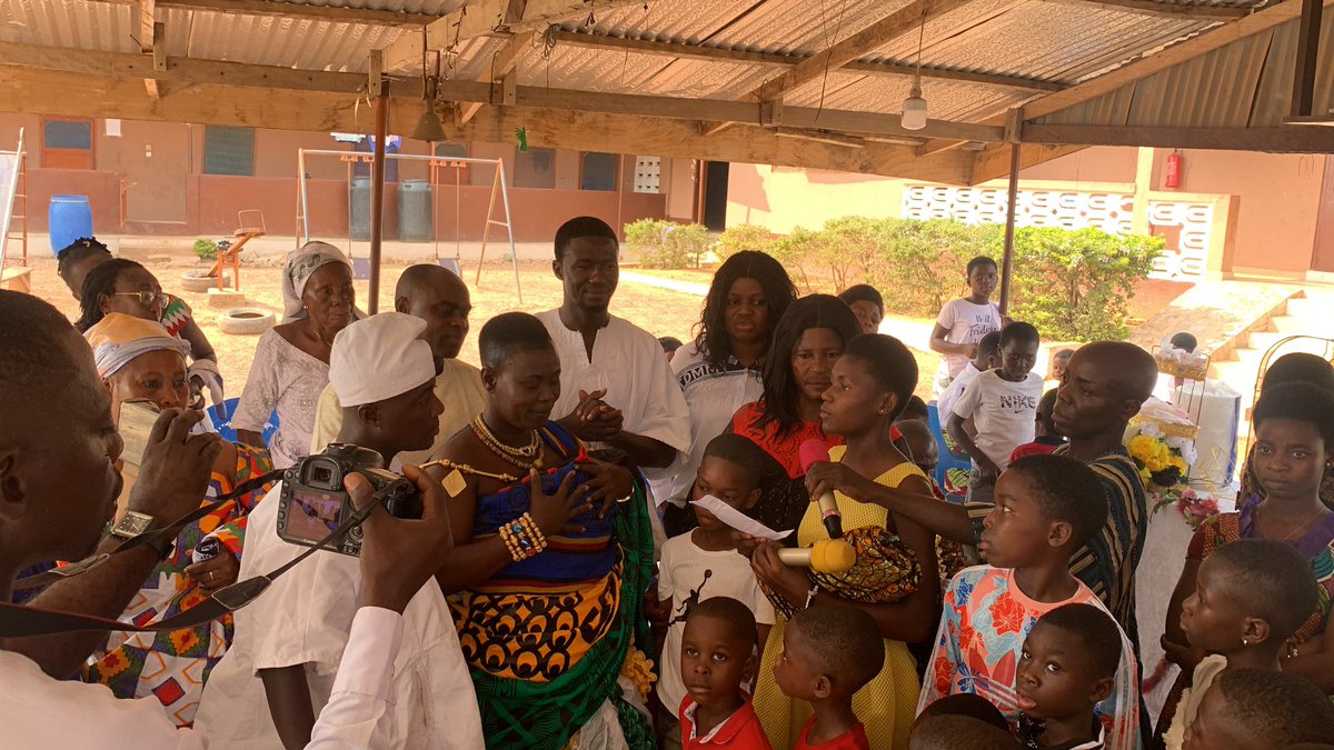 BlessTCIH's tweet photo. Nana Abena Kyeiwaa, Nkawkaw Nankyia Queen mother, came to celebrate her birthday with the children at the orphanage https://t.co/oLXsBy9FdX