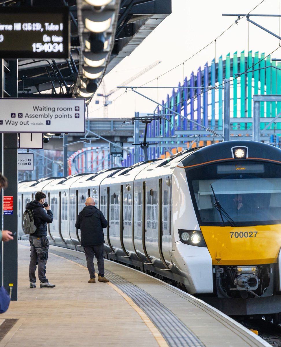 Did you know Brent Cross West station has seen over half a million passengers pass through its gates since opening in December 2023? 🚆
⁠
You can travel between Brent Cross West and St Pancras International in as little as 12 minutes – connecting you to the capital and beyond!