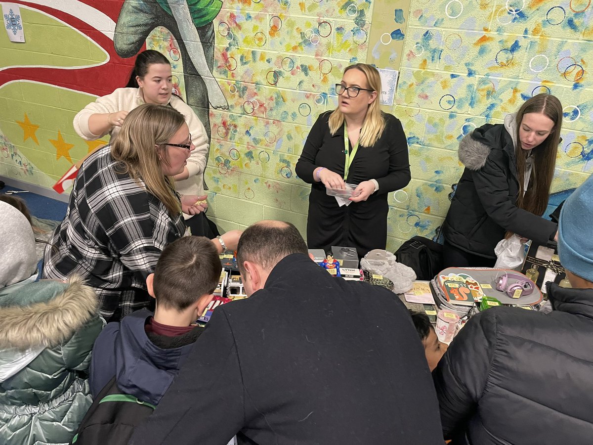 Fosse_TMET's tweet image. The winter fayre has been a great success. Thank you to all of our families who came along and the staff who volunteered their time to support #fmcommunity #fmproud #fmfun