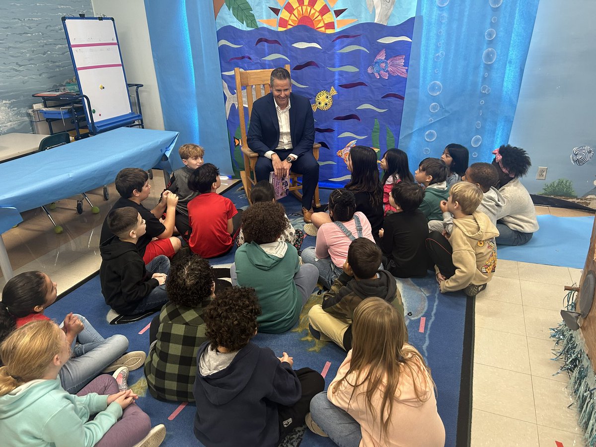 HCPSLanier's tweet photo. We were happy to welcome School Board members Gray and Hahn and Superintendent Ayres to read to students during literacy week. https://t.co/u0kNTD7QvD