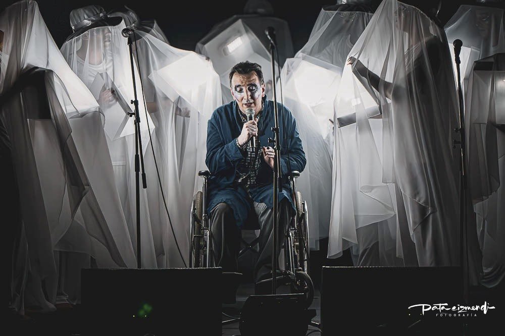 Día 2 - Concurso Oficial de Carnaval <a href="/teatrodeverano/">Teatro de Verano Ramón Collazo</a> 

( 📷 ) para <a href="/bacanalcarnaval/">Bacanal 🎙️ Carnaval toda la vida</a> 

Parodistas Los Adams

<a href="/LuisCarballo4/">Luis A. Carballo</a> 

#fotografoslatam #people_infinity_ #fotoperiodismo #exploretheworld #documentaryphotography #great_capture_people #fotoperiodismouruguay #photooftheday