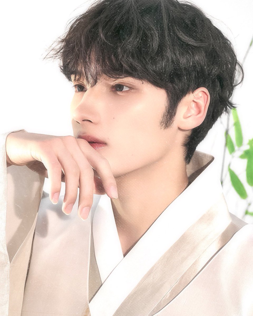 1208file's tweet photo. no way he’s real… https://t.co/d48IbDADDs