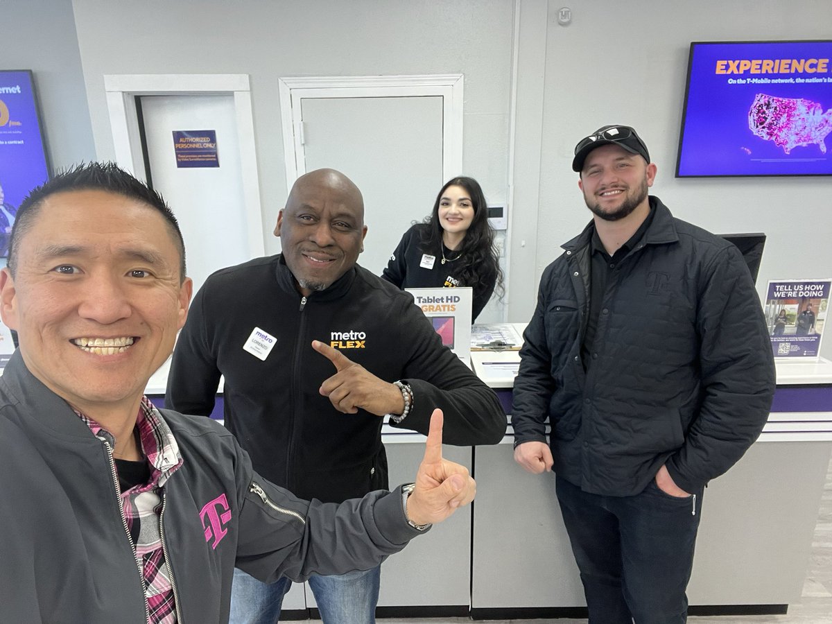 Leader extraordinaire ~&gt; Lorenzo leading with passion, urgency and a growth mindset for his teams!  We are ready to FLEX 💪👍!  Nice work Brady our LEAD RDM for the past 90 days of Knowledge transfer of wealth!  

Fire in the belly to Finish Strong!