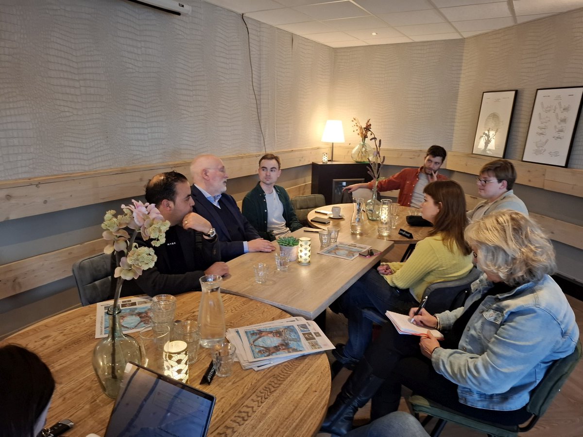 Frans Timmermans op bezoek in zwembad het Wedde

Op uitnodiging van GroenLinks en de PvdA Voorschoten bezochten Frans Timmermans en Mohammed Mohandis zwembad het Wedde in Voorschoten.

#Voorschoten #zwembad