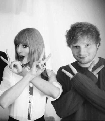 updateswiftbr's tweet photo. 🚨MEU DEUS! Ed Sheeran comemorando o Ano Novo Luar da Cobra via Instagram Stories. 🐍 https://t.co/dwKkAz97vh