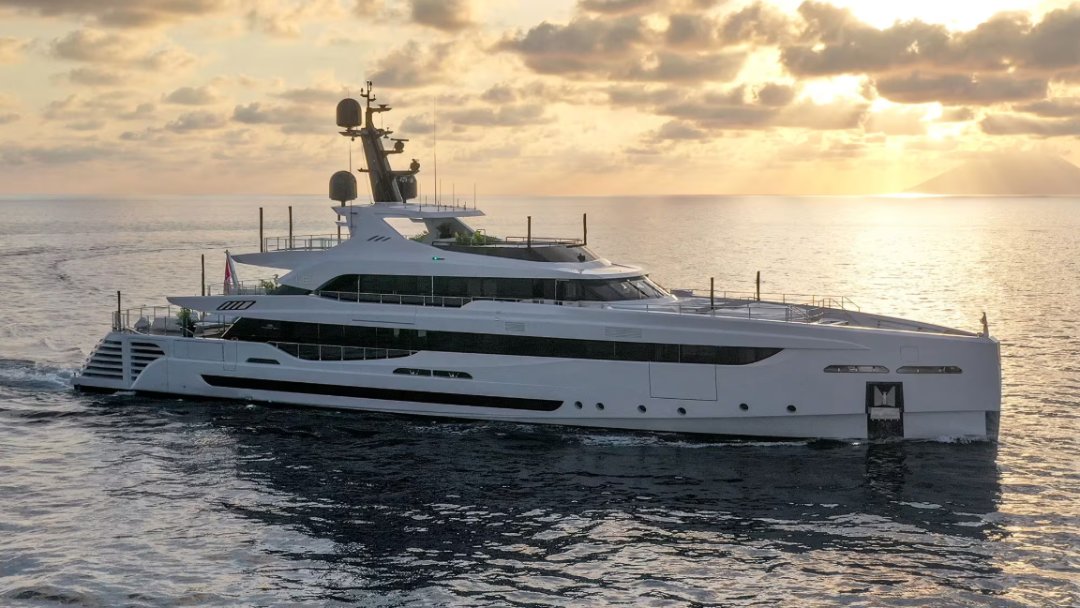 SimplySelectSea's tweet photo. Elegance meets adventure! 🚤 The 50m LEL by Rossinavi boasts an award-winning beach club, seamless sea access &amp; sleek design—perfect for sun-soaked days &amp; starlit nights. 🌊✨ #SimplySelectYachts #SimplySelectAtItsBest #SimplySelectExperience https://t.co/ArAYWDRuBU