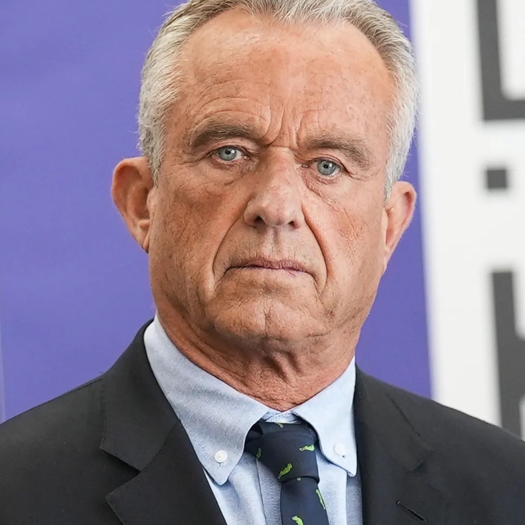 anyonewantchips's tweet photo. Gotta love Elizabeth Warren for exposing the fact that RFK Jr benefits financially from being an anti-vaxxer. https://t.co/6yEjeqTRL7