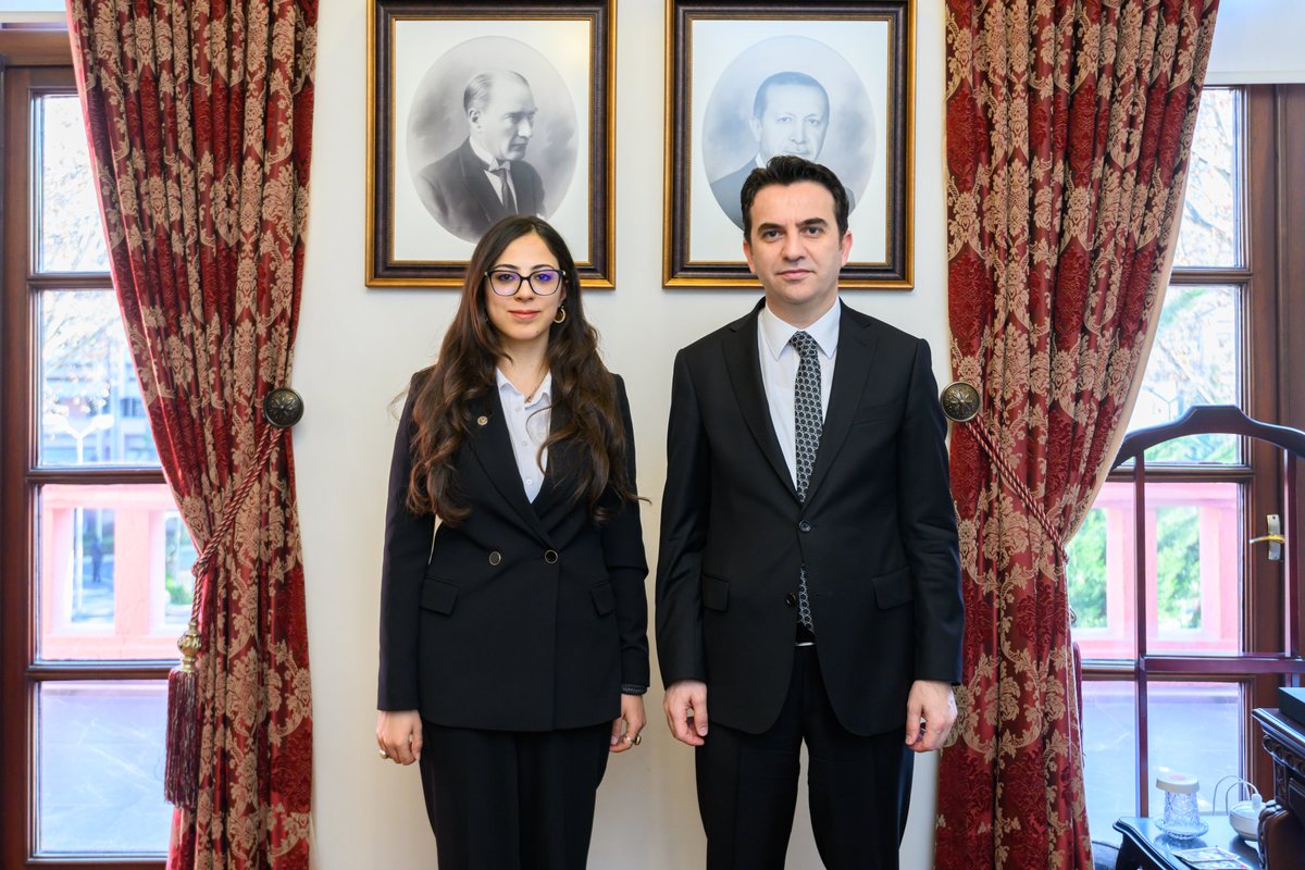 eylullunall's tweet photo. Adalet Bakanlığı Özel Kalem Müdürümüz, Başsavcımız Sayın Seçkin YILMAZ Bey'i ziyaret ettim. Türkiye Yüzyılı Anayasa Çalışmamı sunarak bilgi ve tecrübelerinden yararlandım.⚖️📚 https://t.co/6ImidXeYj7