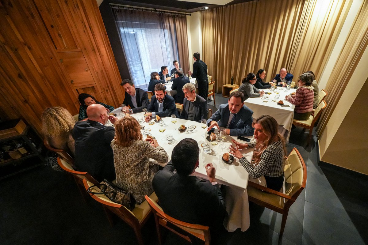 Dircom CyL (@dircomcyl) on Twitter photo Hoy nos hemos reunido en el <a href="/RteTrigo/">Trigo</a> (🌟Michelin) para celebrar nuestro primer encuentro anual.
La presidenta de DircomCyL <a href="/anacarreterort/">Ana Carretero</a> y el secretario general <a href="/jmsaiberaval/">Cʜᴇᴍᴀ Sᴀ́ɴᴄʜᴇᴢ</a> han presentado las actividades planificadas para este año. ¡Muchas gracias a los socios! 💚🥂 Hoy nos hemos reunido en el <a href="/RteTrigo/">Trigo</a> (🌟Michelin) para celebrar nuestro primer encuentro anual.
La presidenta de DircomCyL <a href="/anacarreterort/">Ana Carretero</a> y el secretario general <a href="/jmsaiberaval/">Cʜᴇᴍᴀ Sᴀ́ɴᴄʜᴇᴢ</a> han presentado las actividades planificadas para este año. ¡Muchas gracias a los socios! 💚🥂