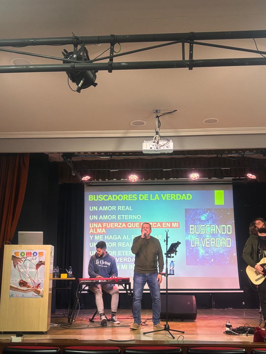 SalesianosPiza's tweet photo. Hoy hemos disfrutado de Nico Montero por la mañana con los alumnos de 4ESO, en las buenas tardes de Grado Superior y con los profesores en el Café Don Bosco #SomosFuturo @SalesianosEs https://t.co/gLjapaXJ7l