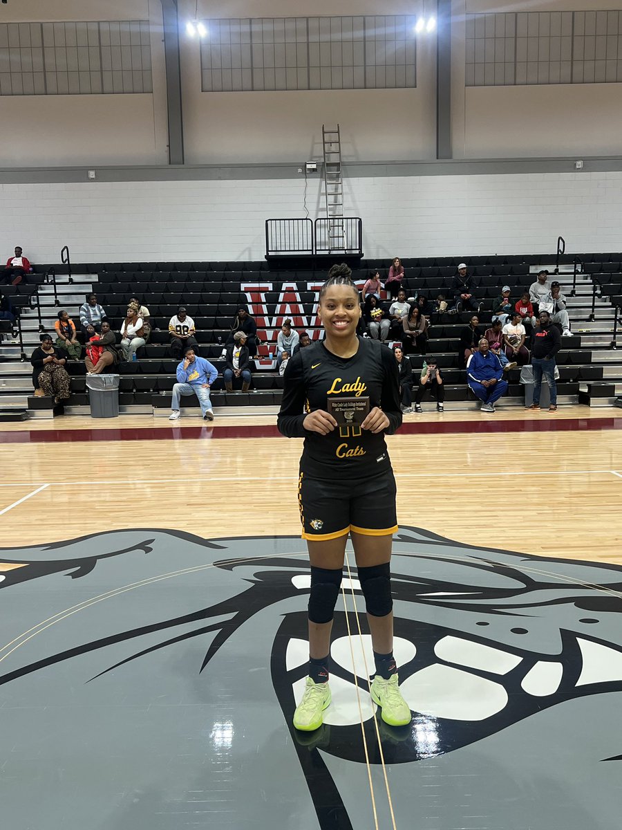 Sr. Forward <a href="/ArionnaPatters3/">Arionna “skiwalker” Patterson</a> has been nominated for Sports Illustrated High School Best Class 5A Player of the Year so far in 2024-25. Click the link below to vote. GEAUX VOTE NOW...😾

Voting ends Feb. 14th!

si.com/high-school/lo…