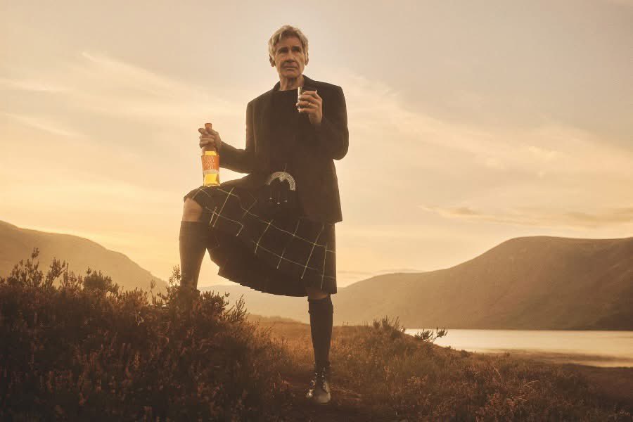 I know what you're thinking...why the hell has a whisky drinker like #HarrisonFord never been seen in a kilt? Well, the wait is over! HF is the new face of <a href="/TheGlenmorangie/">Glenmorangie</a> whisky! 🥃
📲 glenmorangie.com/pages/harrison…
📸 Lachlan Bailey 
A thread 🏴󠁧󠁢󠁳󠁣󠁴󠁿 👇🏻