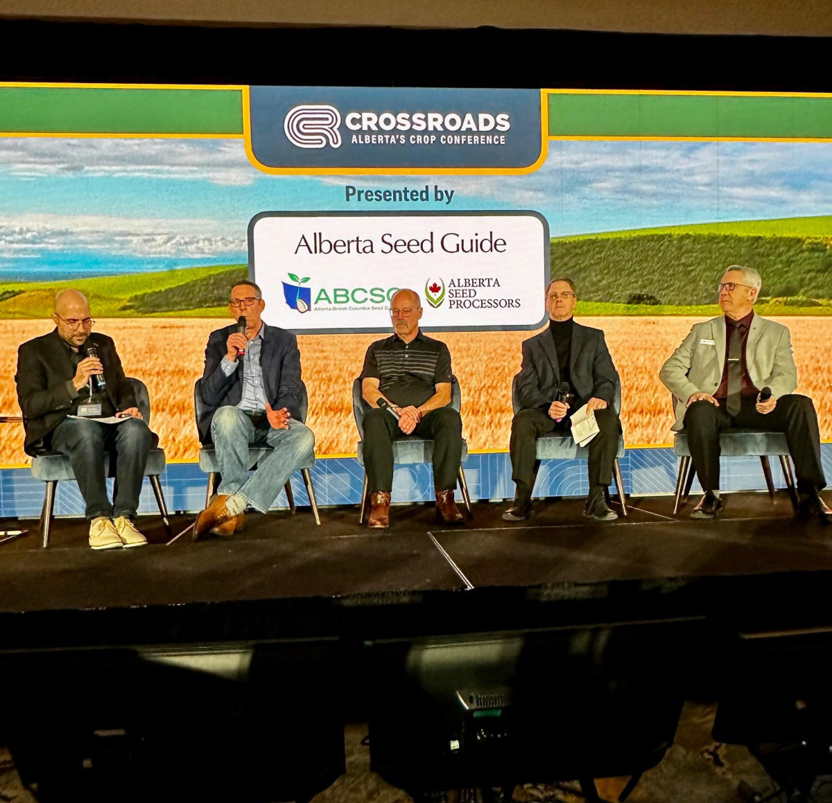🌾Plenary Panel Session: Can Wheat Meet the Future? 

Our expert panel is discussing the critical crossroads facing Canada’s wheat industry. Let’s explore how to ensure farmers have access to the tools they need to thrive.

#CrossRoadsCrop25
