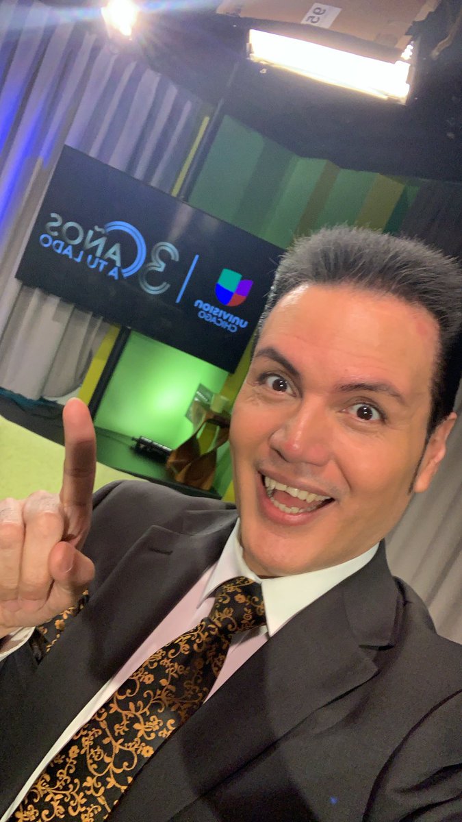 Univision Chicago está celebrando 30 años y claro que no podía faltar a la celebración de la que fue mi casa por 26 años.. los espero a las 11:30am #concaféenmano con <a href="/alexhernandezvo/">Alex Hernandez</a> gracias @unichicago por la invitación!!! 🙏😊 #aurisalgado #univisionchicago <a href="/AuriSalgado/">Aureliano Salgado</a>