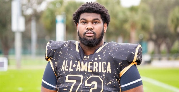 It's official: 5-star Juan Gaston

Georgia's first 5-star OL signee since the 2021 class

🐶 247sports.com/college/georgi…