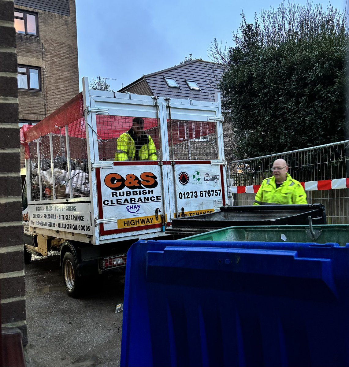 onewayoflife's tweet image. ⭐️⭐️⭐️⭐️⭐️C&amp;amp;S Rubbish Clearance have done an amazing job collecting recycling that #CityClean could not be bothered to collect for over a month! Thanks from all 23 Flats 🙏