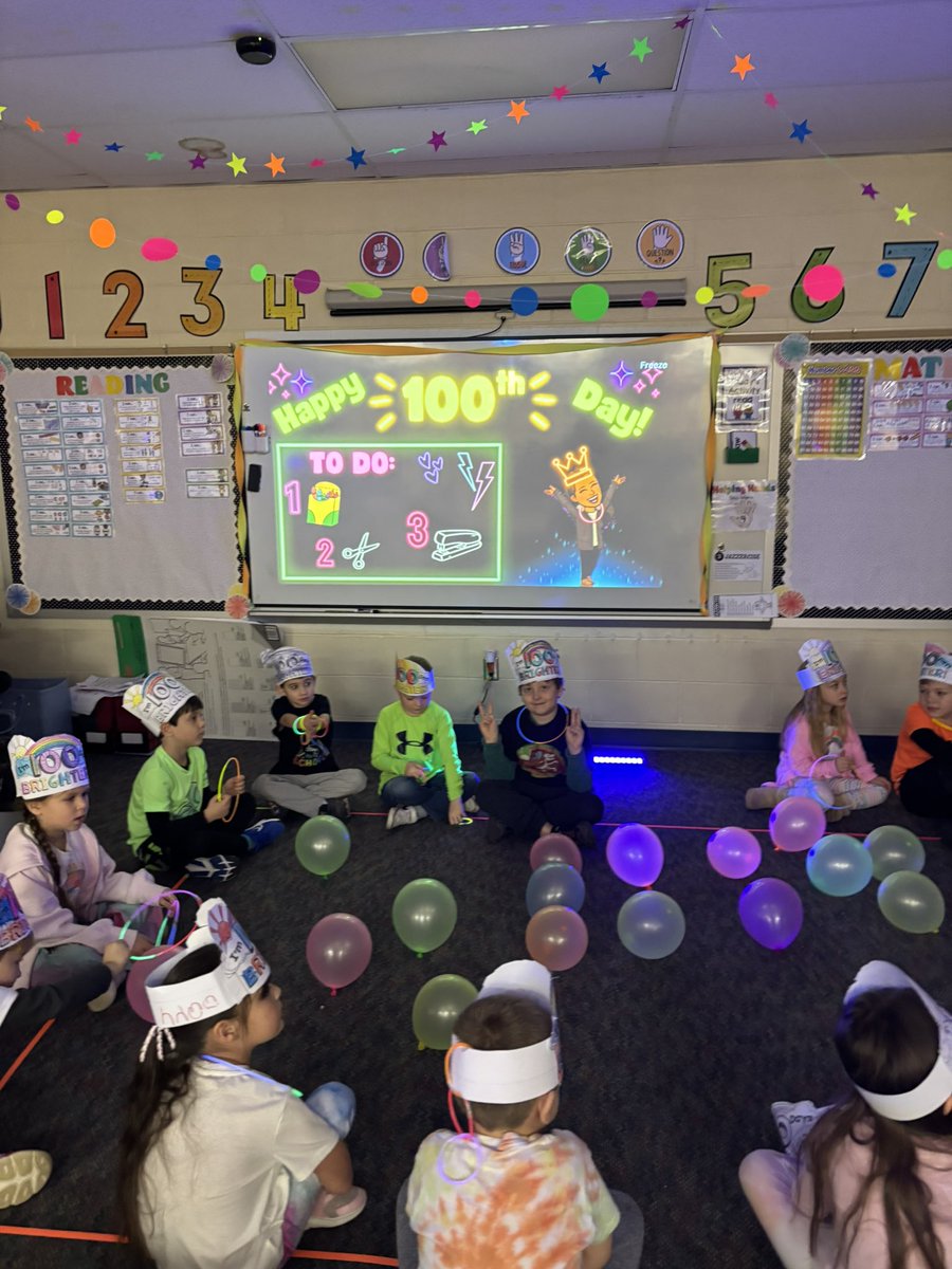 EldaPrincipal's tweet photo. 100th Day of School Fun! https://t.co/X4N9dKhEr5