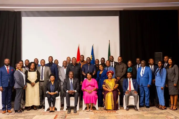 The Khomas Regional Council and Cunene Province have signed a Twinning Agreement to strengthen cooperation in education, health, economic development, culture, youth and sports, and more. This partnership fosters social and economic growth for both parties.

#KhomasMeetsCunene