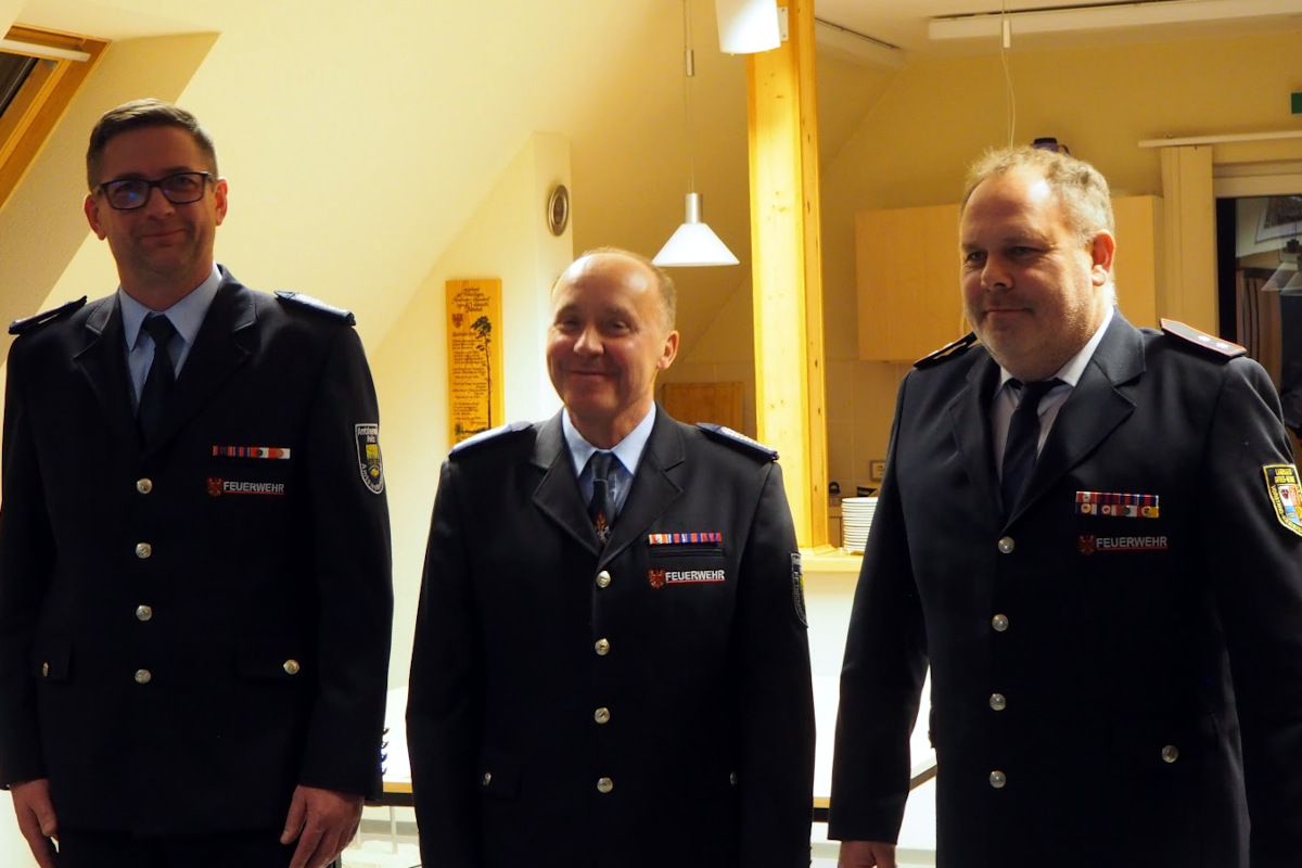 Während der diesjährigen Jahreshauptversammlung der Ortswehr Neuendorf am 17.01.2025 wurde der langjährige Ortswehrführer Kamerad Bernd Lehnitzke mit der Sonderstufe des Ehrenzeichens des Kreis­feuerwehr­verbandes Spree-Neiße e.V. geehrt:
kfv-spn.de/aktuelles-1/a-…