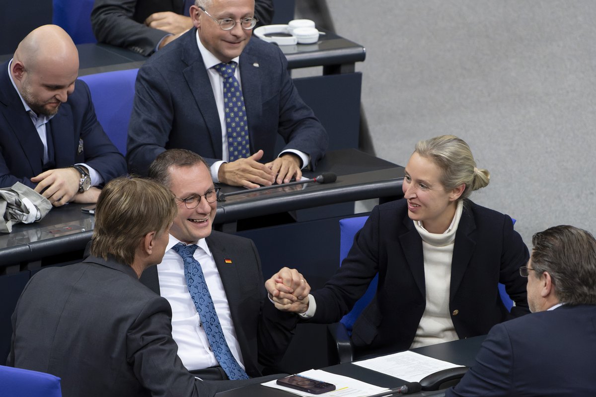 AfD-Fraktion im Deutschen Bundestag 🇩🇪 (@afdimbundestag) on Twitter photo Heute ist ein historischer Tag! Zum ersten Mal in der 7-jährigen Parlamentsgeschichte der AfD-Fraktion passiert ein Antrag durch unsere Zustimmung den #Bundestag. Die #Brandmauer bröckelt. Ein erster Schritt zur dringend nötigen #Migrationswende ist getan! Heute ist ein historischer Tag! Zum ersten Mal in der 7-jährigen Parlamentsgeschichte der AfD-Fraktion passiert ein Antrag durch unsere Zustimmung den #Bundestag. Die #Brandmauer bröckelt. Ein erster Schritt zur dringend nötigen #Migrationswende ist getan!