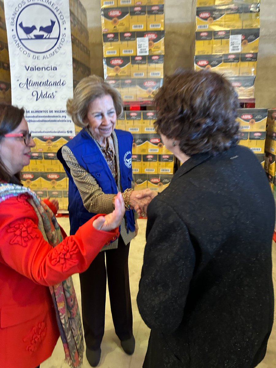 Ayer estuvimos en el acto de entrega de ayudas con SM. la Reina Dña. Sofía y con la Vpta. de la <a href="/generalitat/">Generalitat</a>  Susana Camarero...