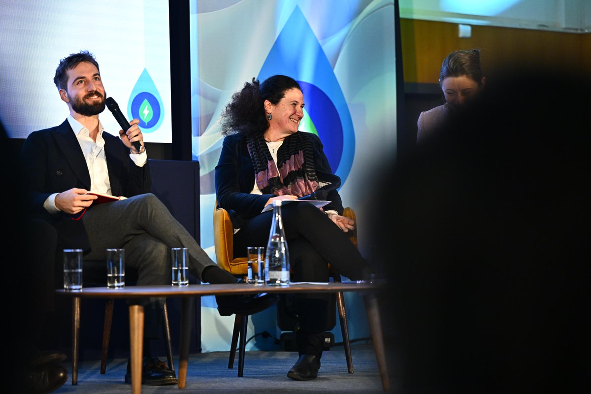 Hyvolution's tweet image. [🔴 HYVOLUTION CONFERENCE #2] For the second conference of Hyvolution Paris, the visitors had the opportunity to discover the industrial power of the hydrogen economy, thanks to our experts!

#Hyvolution2025 #hydrogen #energy #industry #mobility