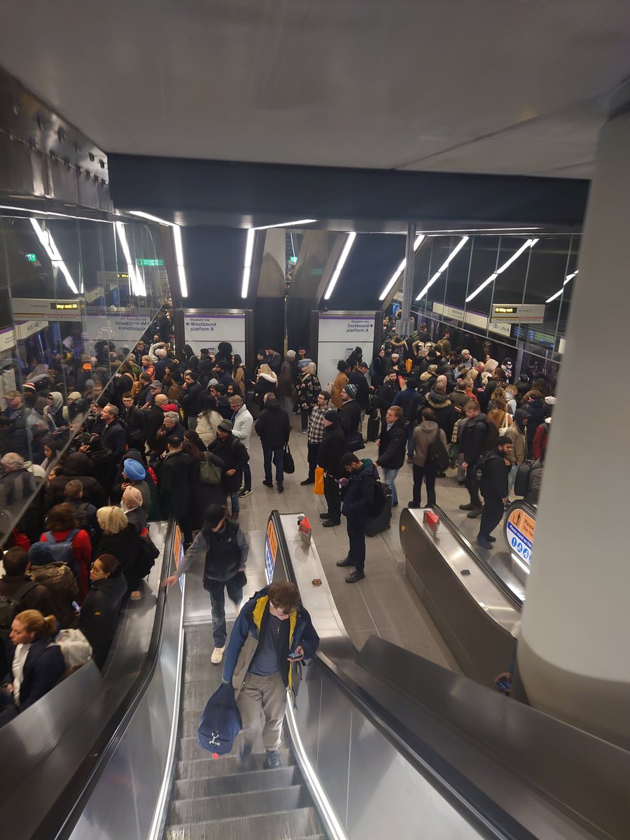Just been kicked off a Heathrow T4 train at Paddington on the Elizabeth Line. Might as well suspend the line. #elizabethline