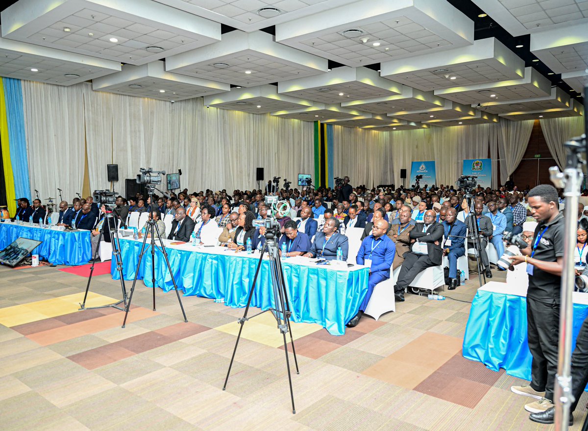 Makamu wa Rais wa Jamhuri ya Muungano wa Tanzania Mhe. Dkt. Philip Mpango amesema tafiti zinahitajika zaidi katika menejimenti ya rasilimali maji ili kuwezesha maarifa mapya na uelewa mpana kuhusu upatikanaji na ubora wa maji

Makamu wa Rais amesema hayo wakati akifungua