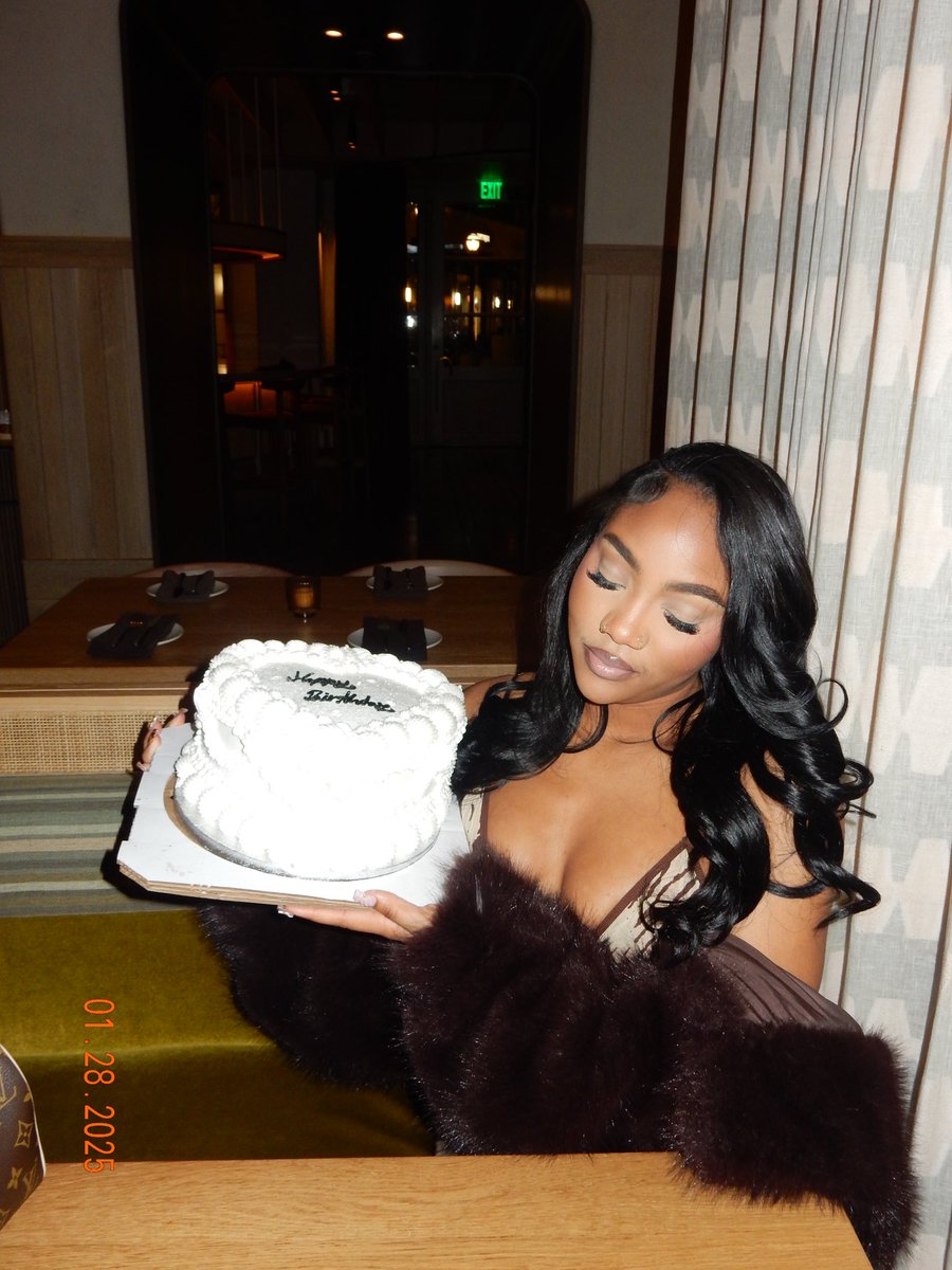 kiaralaurennn's tweet photo. Ms. Aquarius ♒️ https://t.co/vnDlYiUd8E