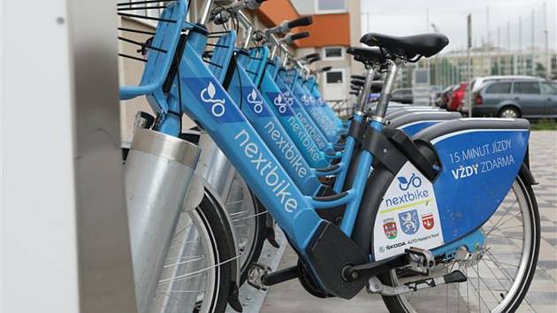 Plzeň chce sdílená elektrokola. ⚡️ Pro držitele karty MHD bude prvních 15 minut zdarma, pro všechny ostatní 1 koruna na minutu. 🚲 Město chce systém zprovoznit v polovině roku: mestemnakole.cz/zpravicky/v-pl…