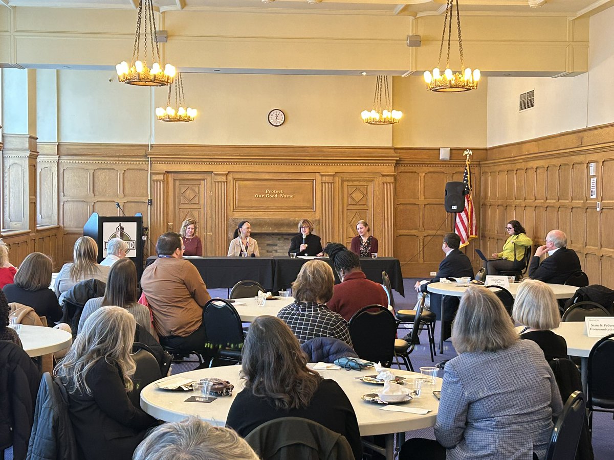 Anna Huntsman (@annahuntsman_) on Twitter photo Excited to be at Goodyear Hall today for an <a href="/AkronPressClub/">Akron Press Club</a> panel about the state of public health! Excited to be at Goodyear Hall today for an <a href="/AkronPressClub/">Akron Press Club</a> panel about the state of public health!