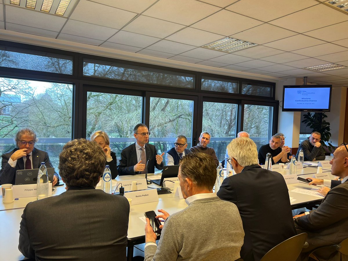 🇪🇺 Felice di aver accolto oggi in <a href="/ConfindustriaEU/">ConfindustriaEU 🇪🇺🇮🇹</a> il Consiglio Generale di <a href="/ConfindustriaVi/">ConfindustriaVicenza</a>, guidato dalla presidente Laura Dalla Vecchia e dal collega Daniele Valeri, per una due giorni all'insegna dell'approfondimento delle tematiche europee d’interesse per le imprese.