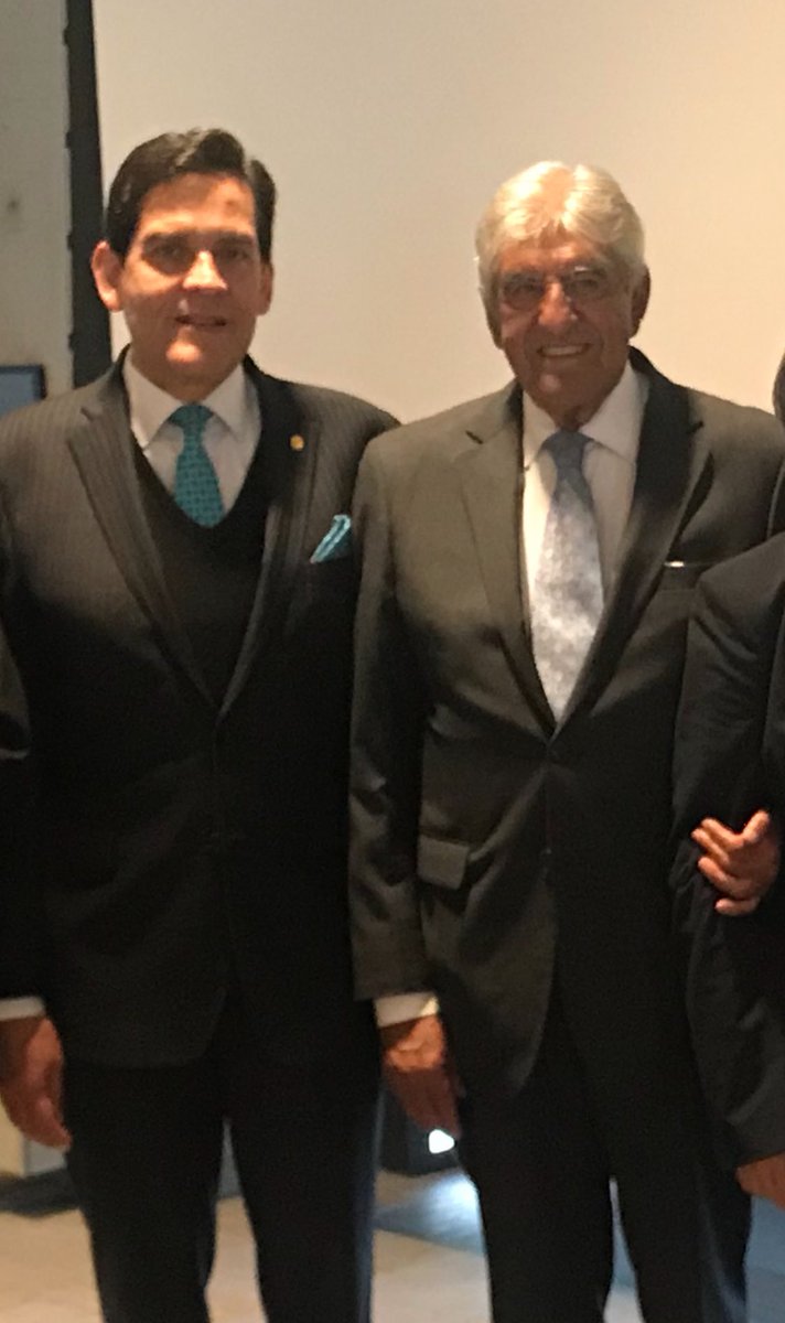 Falleció Tito Tulio Roa Egresado de la UNal 1959, especialista en CPlástica 1964 
Como profesor apoyó iniciativas para implementar la microcirugía, la cirugía plástica endoscópica, fundador del programa de la especialidad en el H San José y profesor en el H clínica San Rafael.