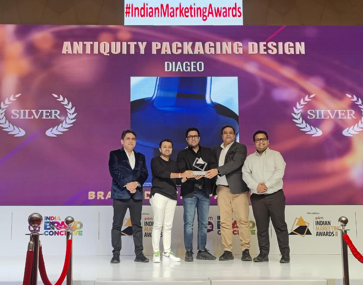 e4mevents's tweet image. Kudos to the achievers! 🏆 Celebrating marketing’s power in business success at the e4m #IndianMarketingAwards! ✨

Category : Brand Identity/Packaging
Winners : @EnormousBrands | @TataConsumer | @Diageo_News | @StarCementKol | #TheSingletonSocial | #TreeDesign