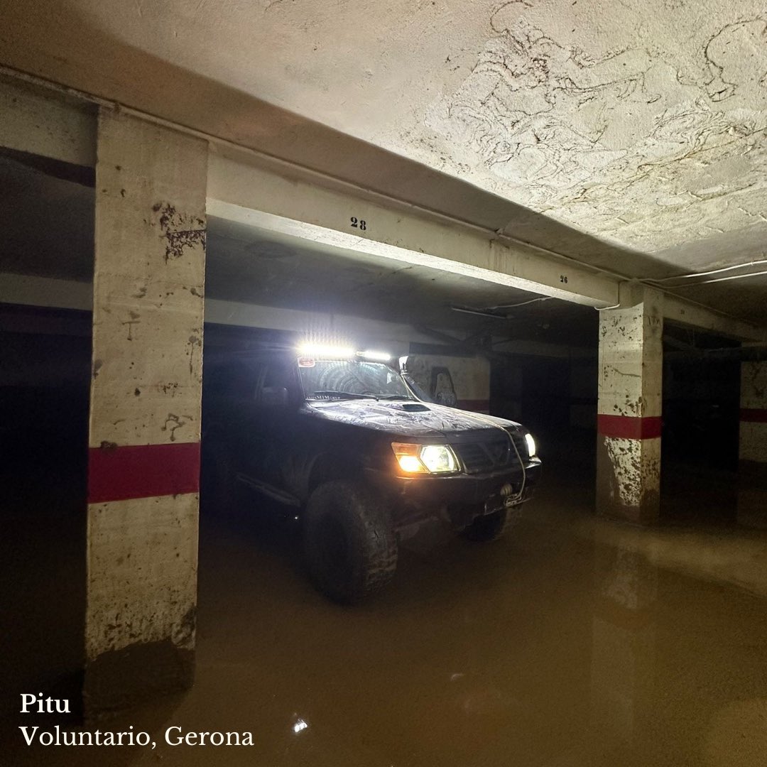 dpa_danablog's tweet photo. Conoce a Pitu, un voluntario de Gerona que acudió a ayudar tres veces en total con su coche 4x4 a las zonas afectadas por la Dana

Muchas gracias a Pitu por dedicarnos su tiempo.

🕊️Por ti, por todos.

#dana #valencia #voluntarios #gerona #ayuda #proyecto #coches #4x4 #bomberos https://t.co/6xw8jCbsnP